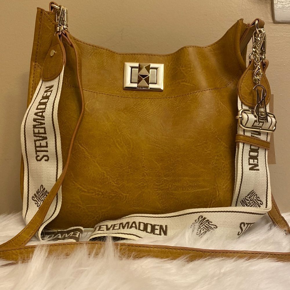 NWT Steve Madden (bingrid) Saddle Crossbody - Chestnut